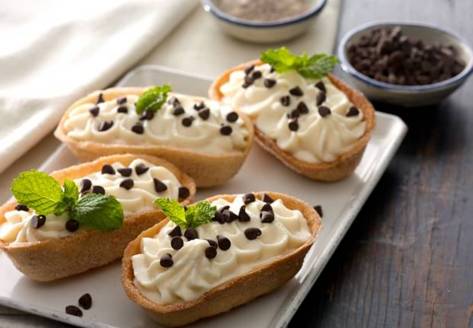 Cannoli Mini Taco Bowls™